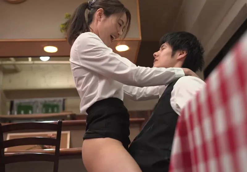 Cậu trai trẻ quan hệ đồng nghiệp nữ có gã chồng nhưng ông xã “yếu”